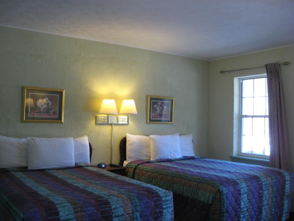 White Columns Motel Pine Mountain  Rum bild
