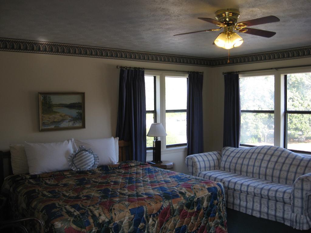 White Columns Motel Pine Mountain  Rum bild