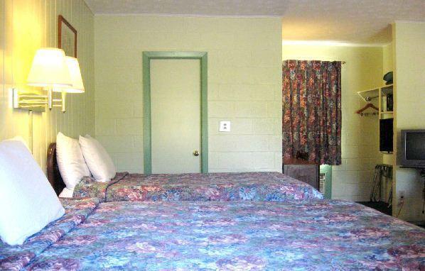 White Columns Motel Pine Mountain  Exteriör bild